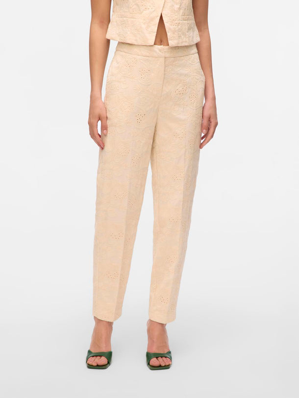 Product PANTALÓN CARROT ELINE-Cloud Dancer Detail:EMBROIDERY ANGLAIS AS OFFER CUT - Image 2