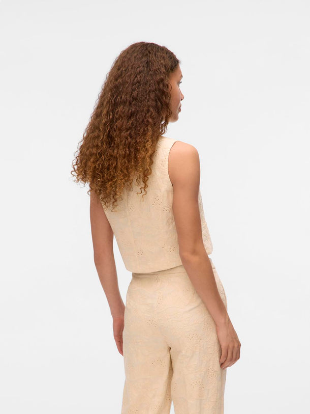 Product TOP SASTRERO DE PUNTILLÉ ELINE-Cloud Dancer Detail:EMBROIDERY ANGLAIS AS OFFER CUT - Image 5