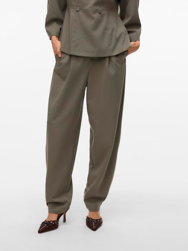 Product PANTALÓN SASTRERO REGULAR TIRO ALTO SIRA-Covert Green - Image 1