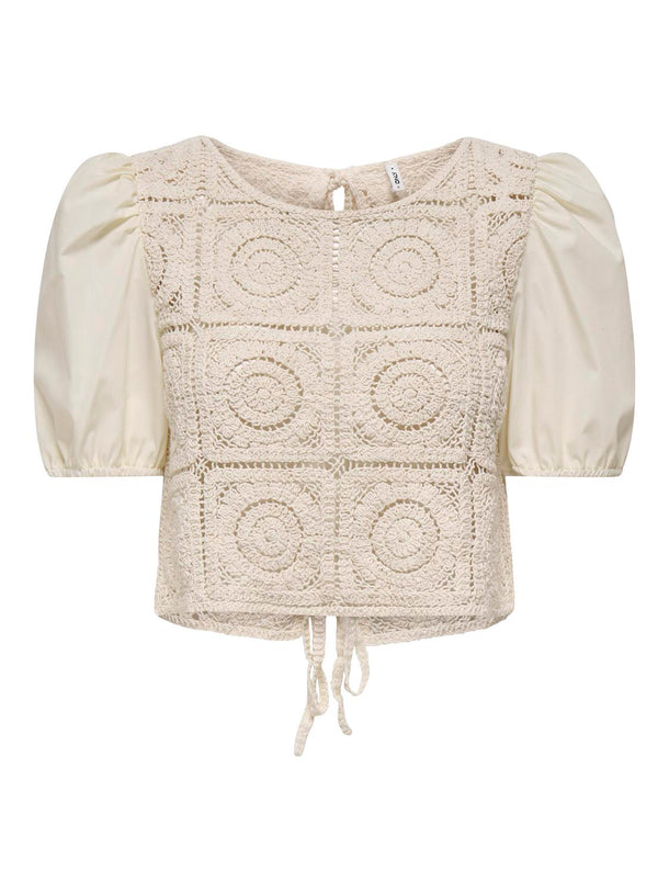 Product TOP BORDADO CON MANGA GLOBO CHARIS-Cloud Dancer Detail:Body lila flower (cloud dancer) - Image 1