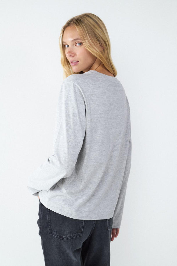 Product REMERA BÁSICA REGULAR MANGA LARGA ALGODÓN BMK-Super Light Grey Melange - Image 3