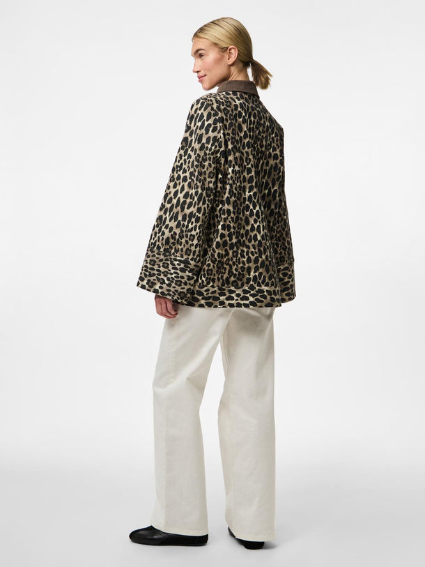Product CHAQUETA JUNIA  - Nomad AOP:LEO - Image 4