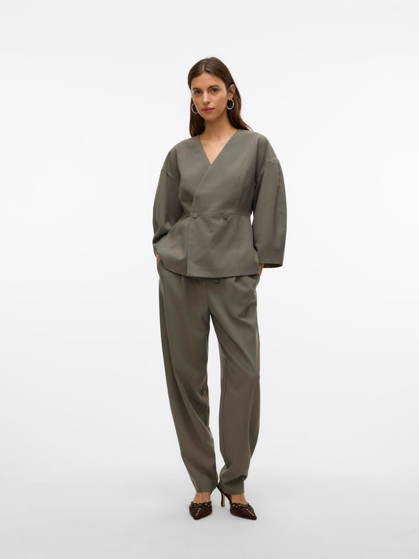 Product PANTALÓN SASTRERO REGULAR TIRO ALTO SIRA-Covert Green - Image 2