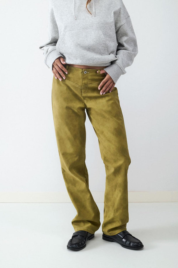 Product PANTALÓN EFECTO GAMUZA CON DETALLE DE LAZO BMK-Green Essence - Image 2