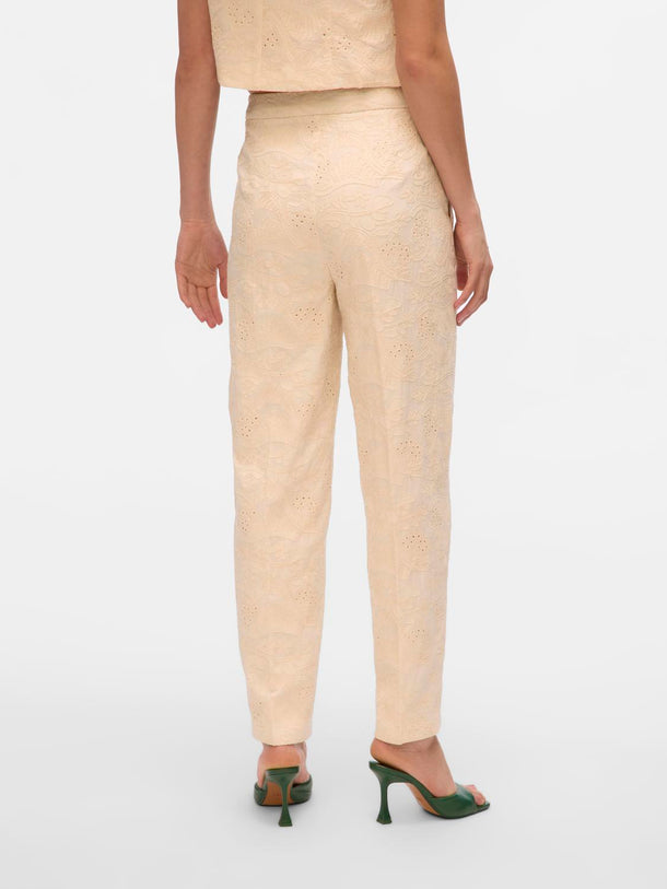 Product PANTALÓN CARROT ELINE-Cloud Dancer Detail:EMBROIDERY ANGLAIS AS OFFER CUT - Image 3